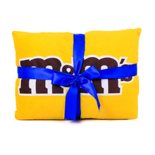 将图片加载到图库查看器，M&amp;M&#39;s Fleece Throw and Rectangular Pillow Combo
